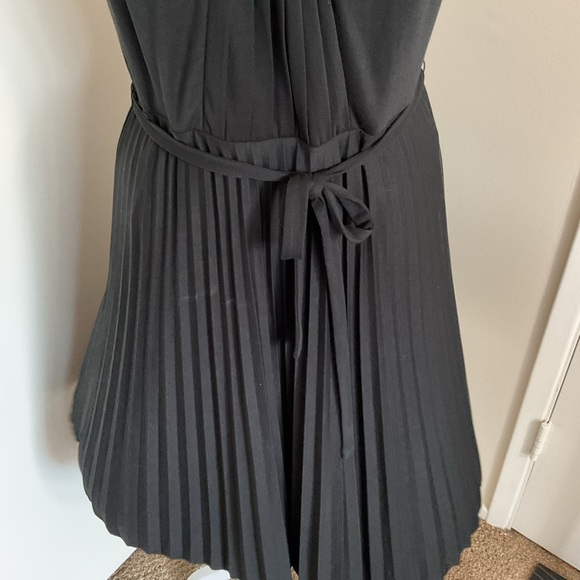 25. NWT Ann Taylor Black Pleated Tie Front Midi Sleeveless Dress Size 6 - Picture 4 of 10